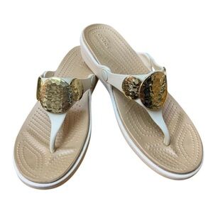 Crocs Sanrah 9 Ivory Gold Embellish Wedge Flip Flops Sandal Slip On Thongs